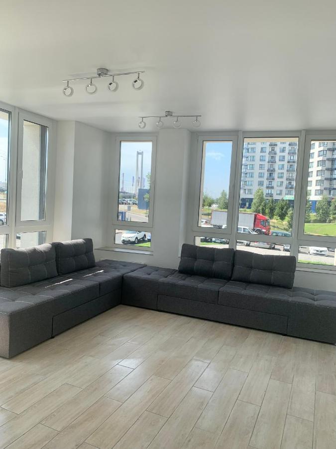 New 3 Rooms Apartment Near The Metro Station Kiev Bagian luar foto