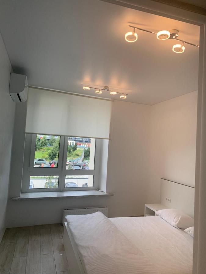 New 3 Rooms Apartment Near The Metro Station Kiev Bagian luar foto