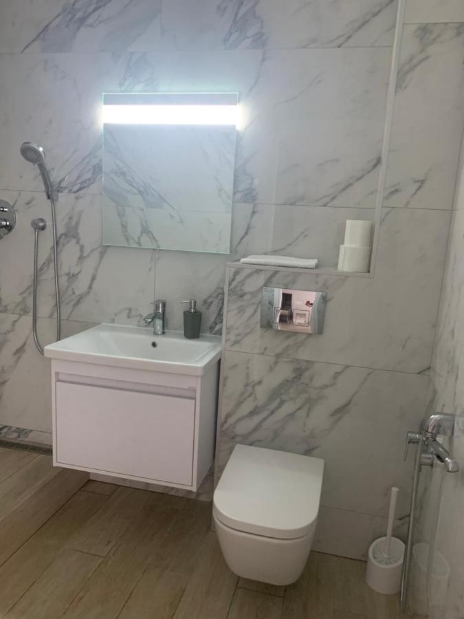 New 3 Rooms Apartment Near The Metro Station Kiev Bagian luar foto