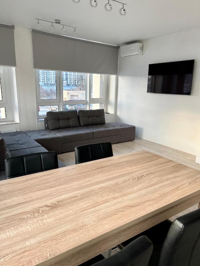 New 3 Rooms Apartment Near The Metro Station Kiev Bagian luar foto