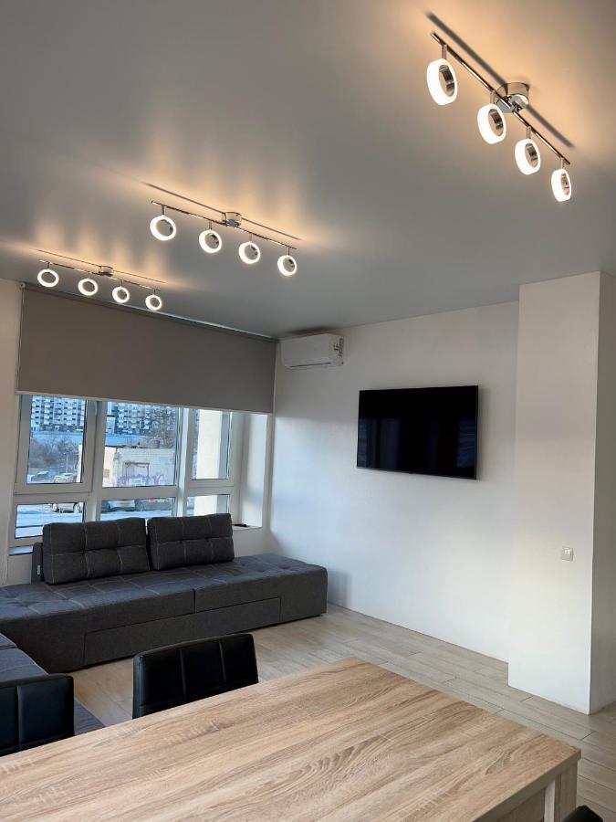 New 3 Rooms Apartment Near The Metro Station Kiev Bagian luar foto