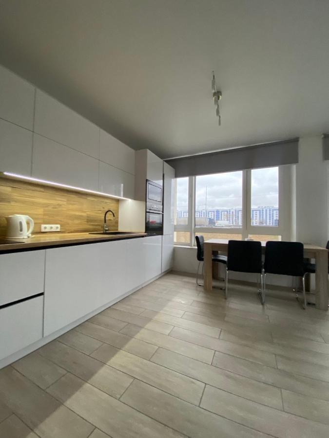 New 3 Rooms Apartment Near The Metro Station Kiev Bagian luar foto